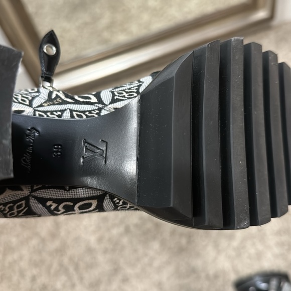 Worn once size 39 - Picture 2 of 3